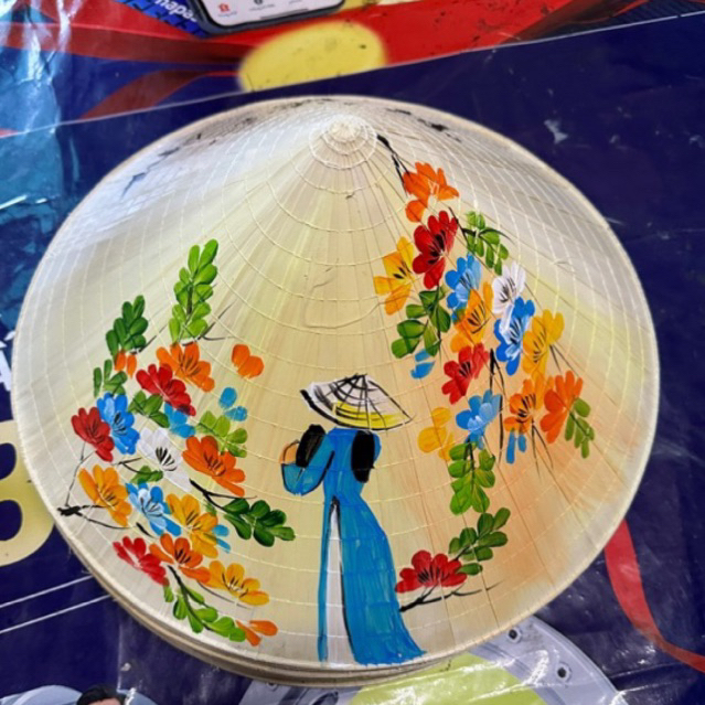 Nón vẽ hoạ tiết đen trắng