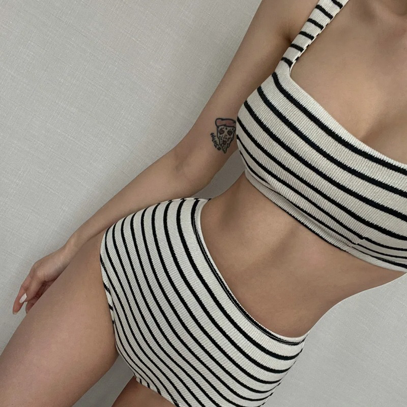 SET BIKINI HAI MẢNH KẺ NGANG CÓ MÚT KÍN ĐÁO