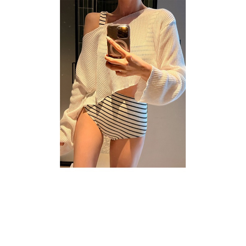 SET BIKINI HAI MẢNH KẺ NGANG CÓ MÚT KÍN ĐÁO