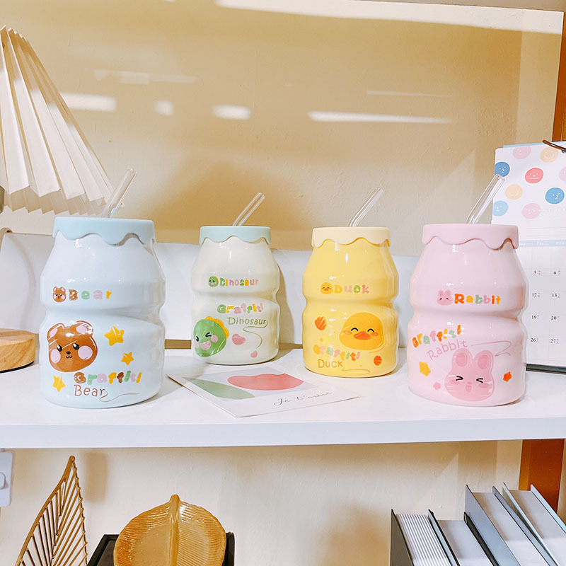 Bình uống nước cho bé - Hình in cute, an toàn tuyệt đối với chất liệu sứ kèm nắp đậy silicon, ống hút có lắp đậy