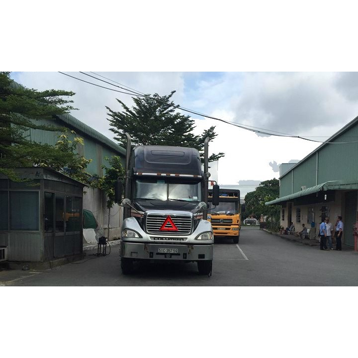 Biển cảnh báo nguy hiểm tam giác phản quang cho oto