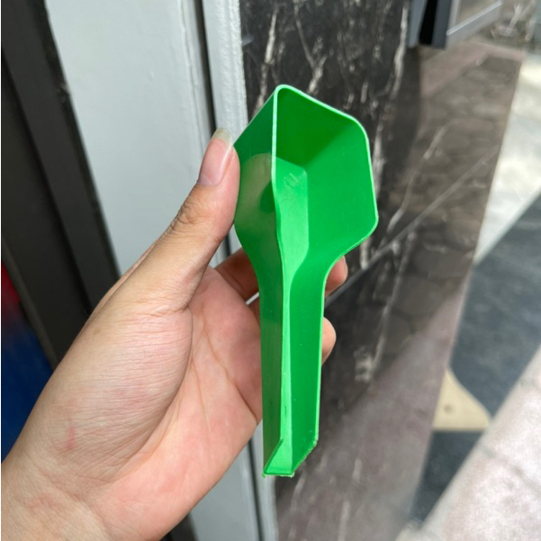 Xúc cám , xúc thức ăn cho chim