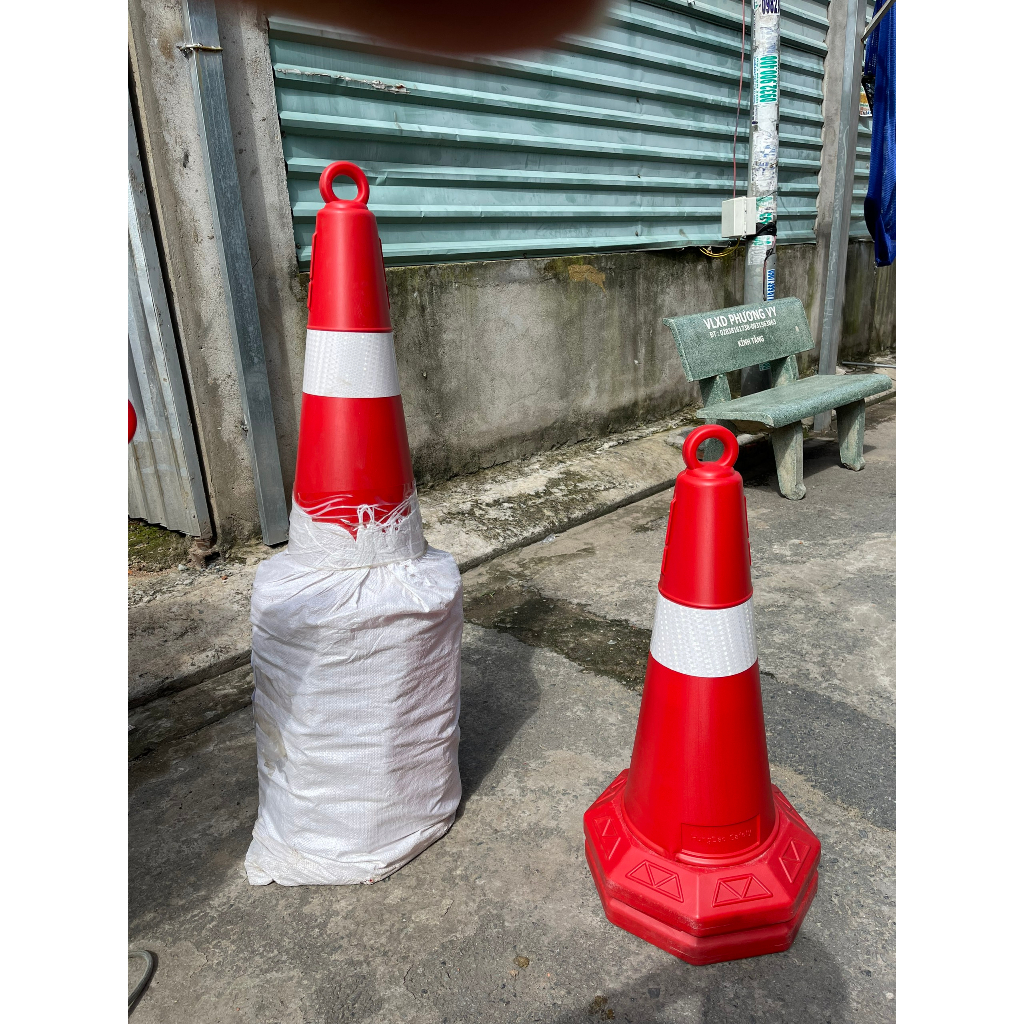 Trụ giao thông công trình, Trụ giao thông phân làn, Cọc tiêu phản quang, Cọc tiêu phân làn