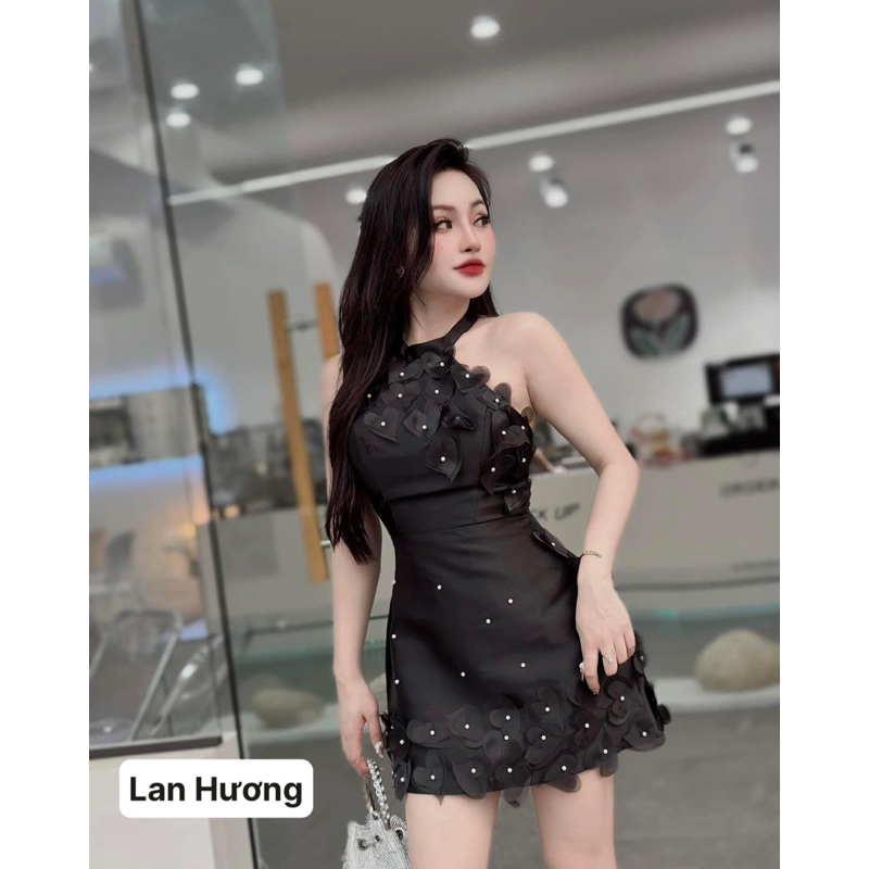 Đầm Tacta cổ yếm đính tim