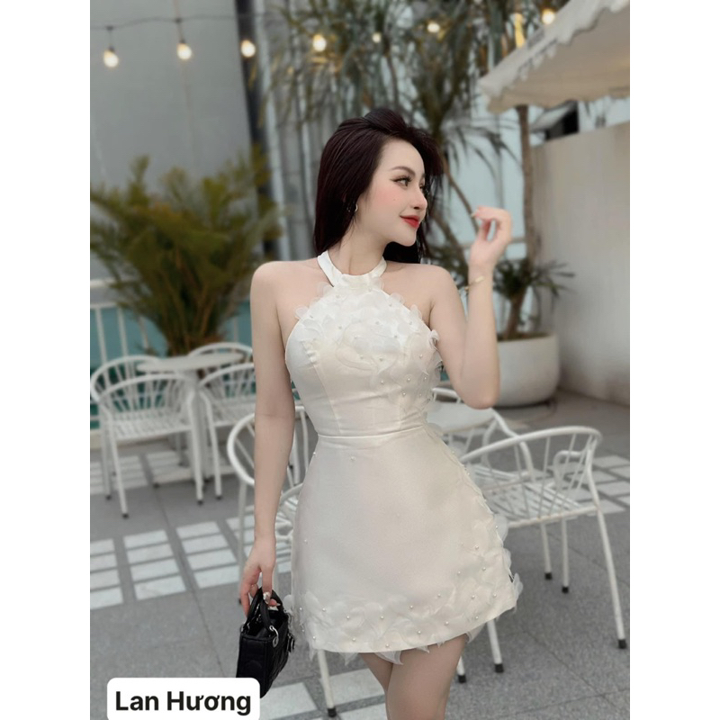 Đầm Tacta cổ yếm đính tim