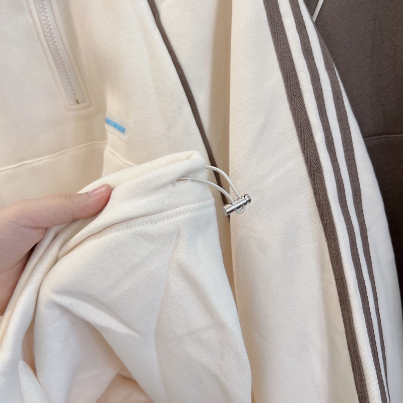 Áo nỉ khoá cổ HOLIDAY