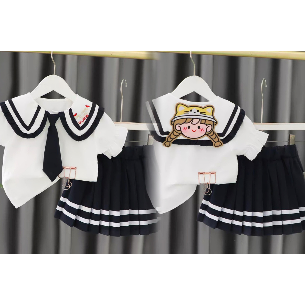 Set học sinh thêu cô gái sau lưng bé gái