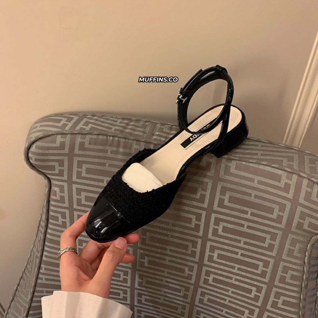 Giày bệt búp bê hở gót mũi tròn đính kèm hoa trà phong cách Pháp