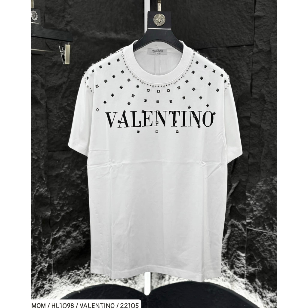 Áo thun Valentino tán đinh phong cách bụi hot hit mùa hè hottrend