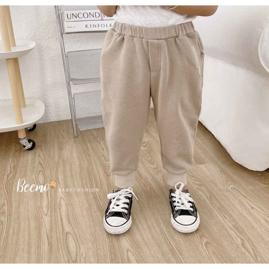 Quần dài Beemo cho bé trai, kiểu dáng jogger in chữ bên hông, vải cotton da cá mềm mại mặc thu đông 23300Q