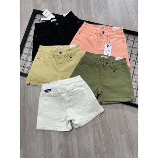 Quần short màu xẻ lai