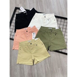 Quần short màu xẻ lai