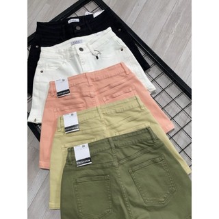 Quần short màu xẻ lai
