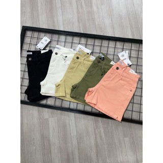Quần short màu xẻ lai