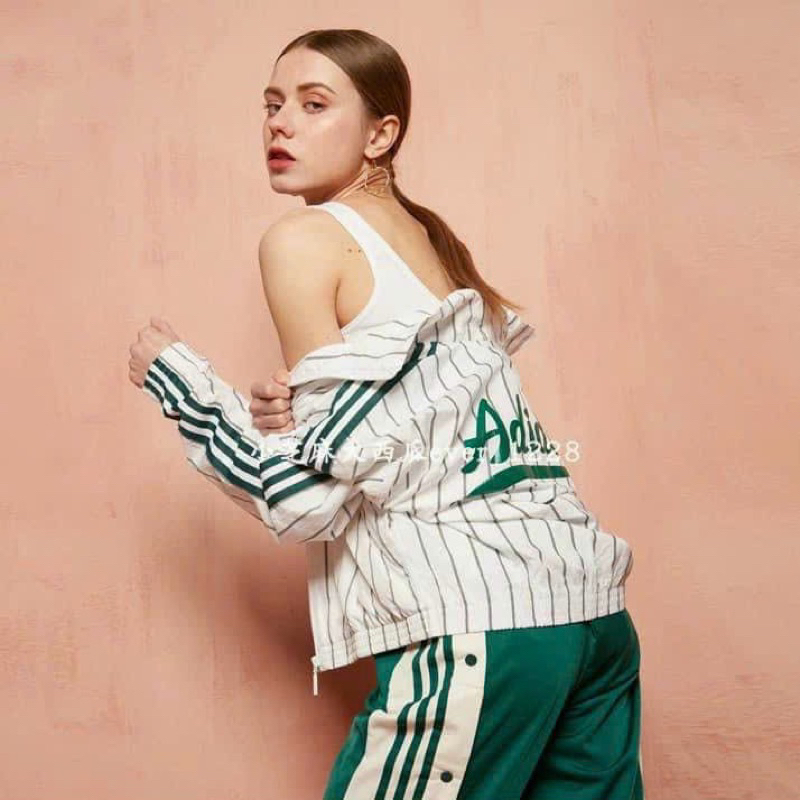 Áo khoác adidas thêu logo