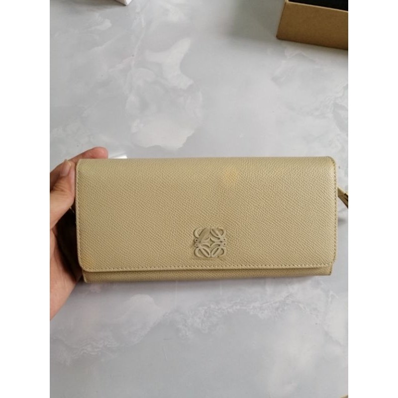Ví dài loewe lỗi nhẹ như mô tả