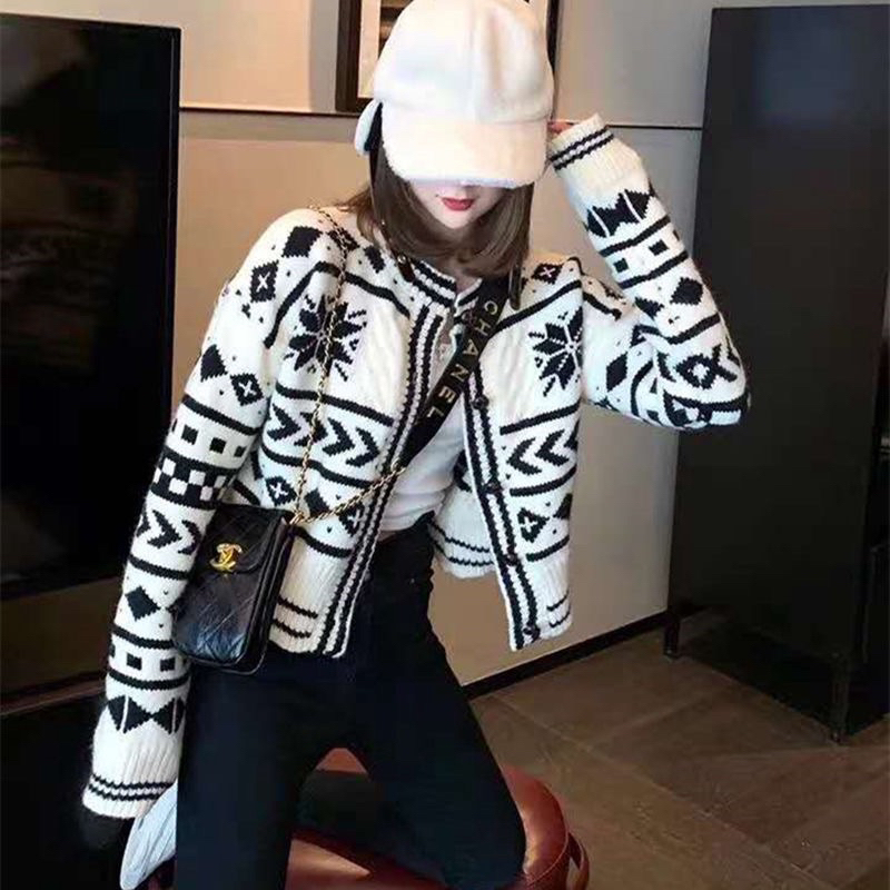 Khoác len thổ cẩm phong cách🌸