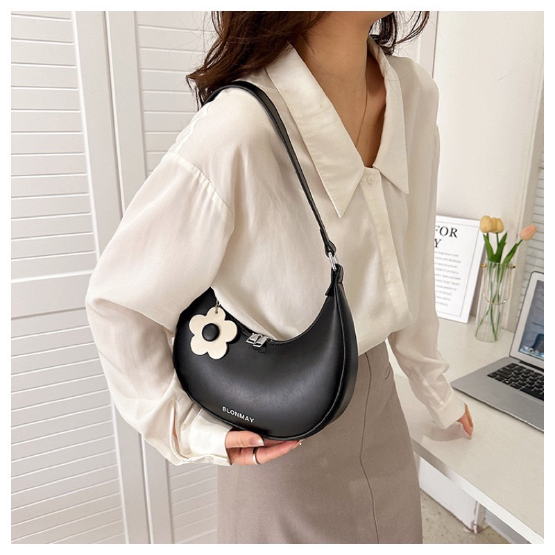 Túi kẹp nách MM Bags đáy bầu hoa đính hoa túi đeo vai nữ dễ thương 2023 KNBE18