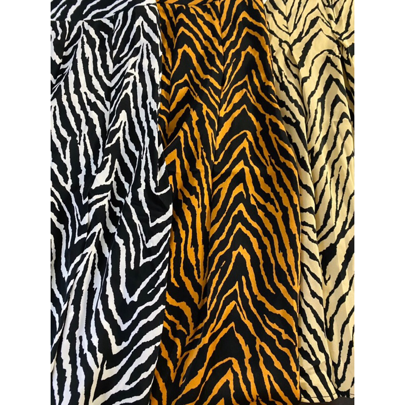 Chân váy midi họa tiết DORIS