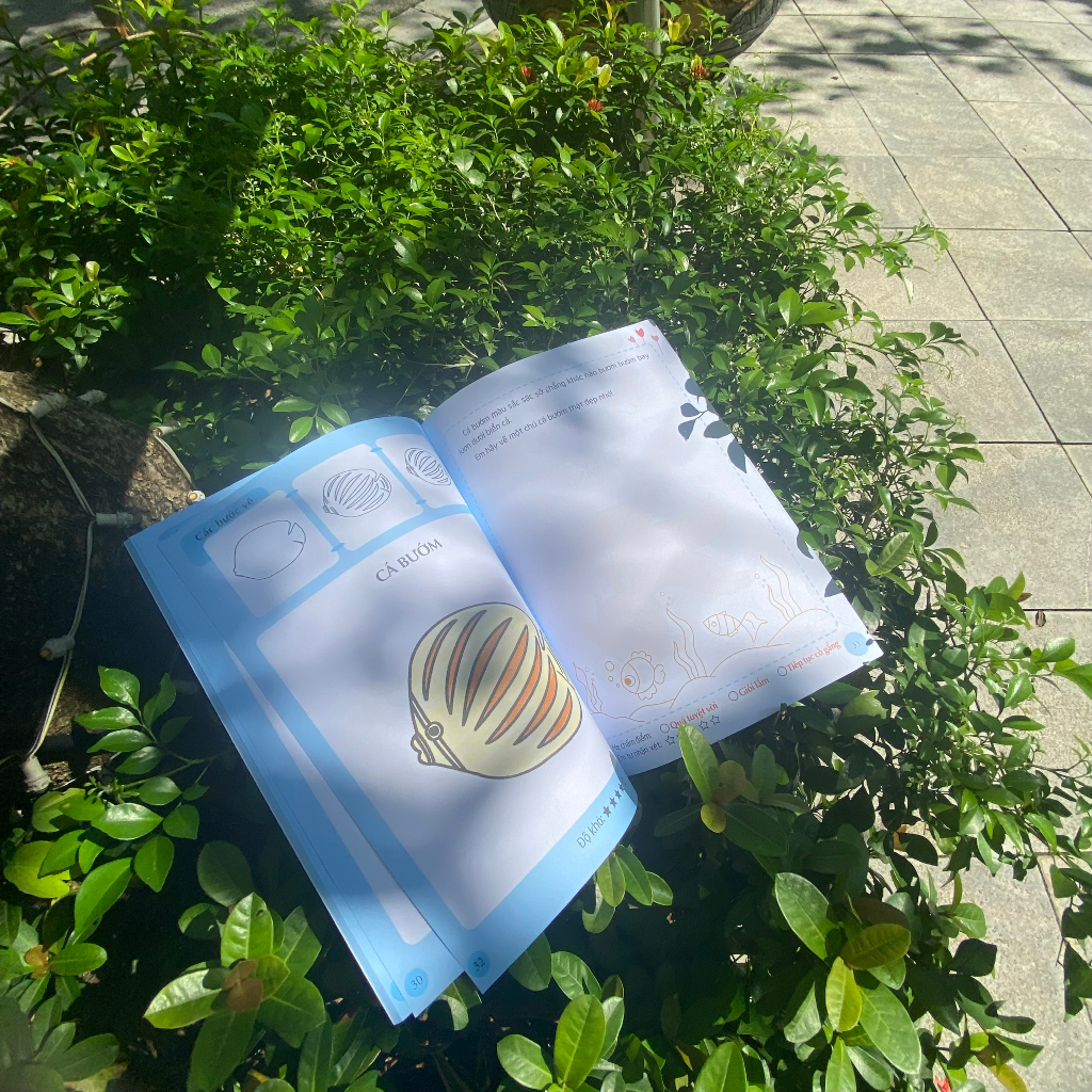 Sách Em Tập Vẽ Và Tô Màu - Động Vật Dưới Nước