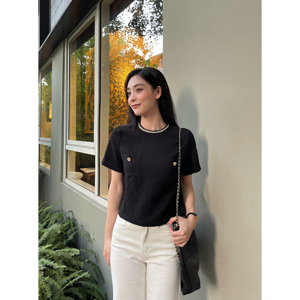 Áo Sơ Mi Cộc Tay Đính Khuy Kim Loại Cổ Tweet Chất Xốp Hàn Cao Cấp SHEMODA
