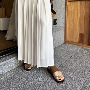 Dép xỏ ngón quai da đính charm kim loại