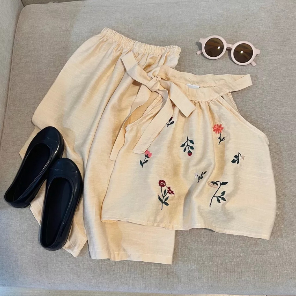 Bộ đồ bé gái cổ yếm thêu hoa dáng suông cho bé yêu từ 8-20kg