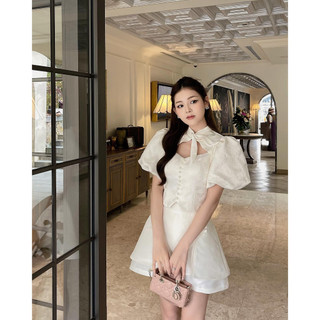 Set áo gầm trắng thêu hoa tay bồng cut-out ngực + Chân váy mini trắng dáng chữ A