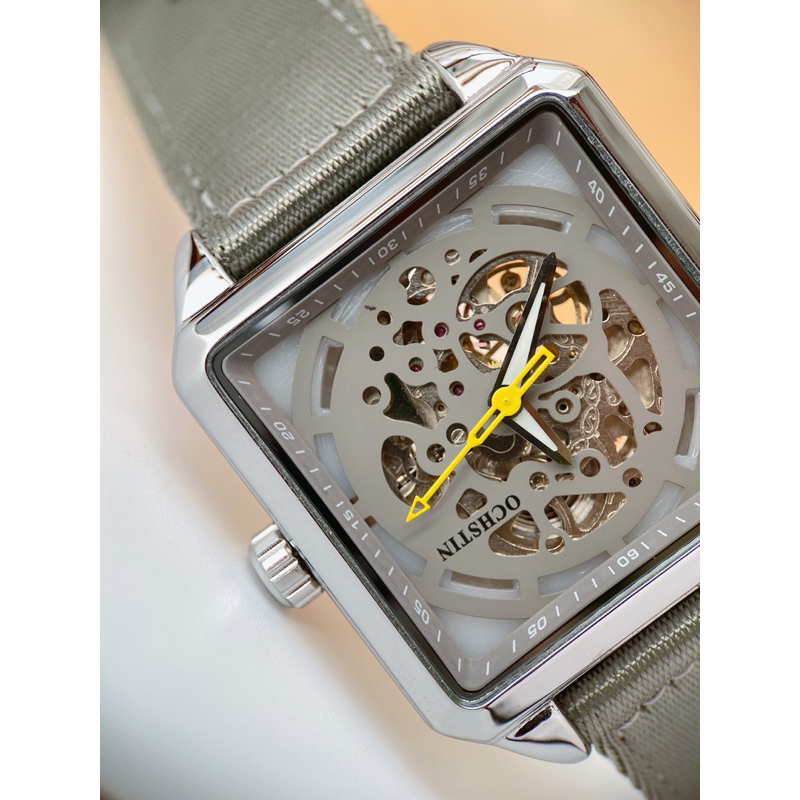 Đồng hồ nam Ochstin cơ lộ máy với thiết kế siêu đẹp, dây dù mền đeo rất êm tay, dòng cao cấp chạy siêu mượt