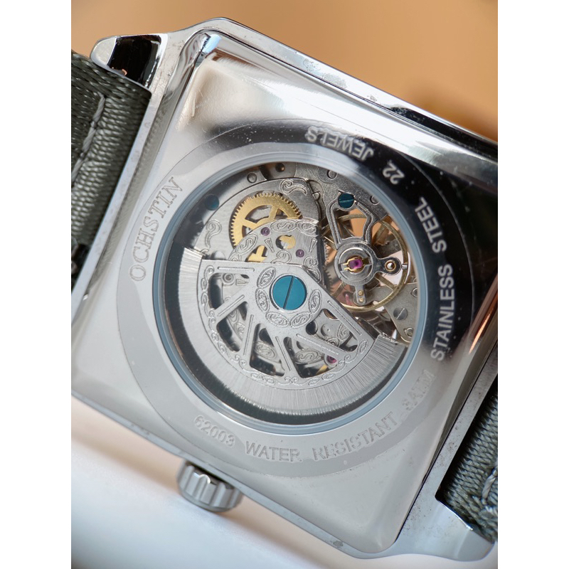 Đồng hồ nam Ochstin cơ lộ máy với thiết kế siêu đẹp, dây dù mền đeo rất êm tay, dòng cao cấp chạy siêu mượt