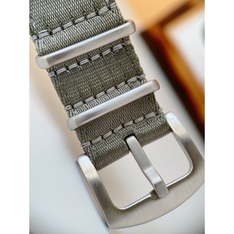 Đồng hồ nam Ochstin cơ lộ máy với thiết kế siêu đẹp, dây dù mền đeo rất êm tay, dòng cao cấp chạy siêu mượt