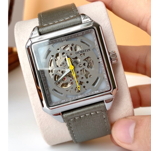 Đồng hồ nam Ochstin cơ lộ máy với thiết kế siêu đẹp, dây dù mền đeo rất êm tay, dòng cao cấp chạy siêu mượt