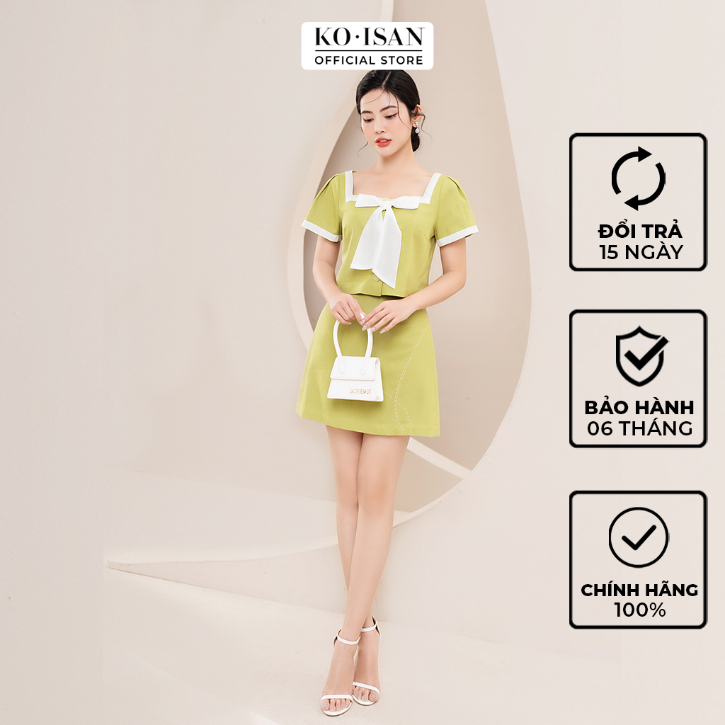 Sét bộ áo Croptop nơ cổ cùng chân váy A KOISAN năng động S2380527