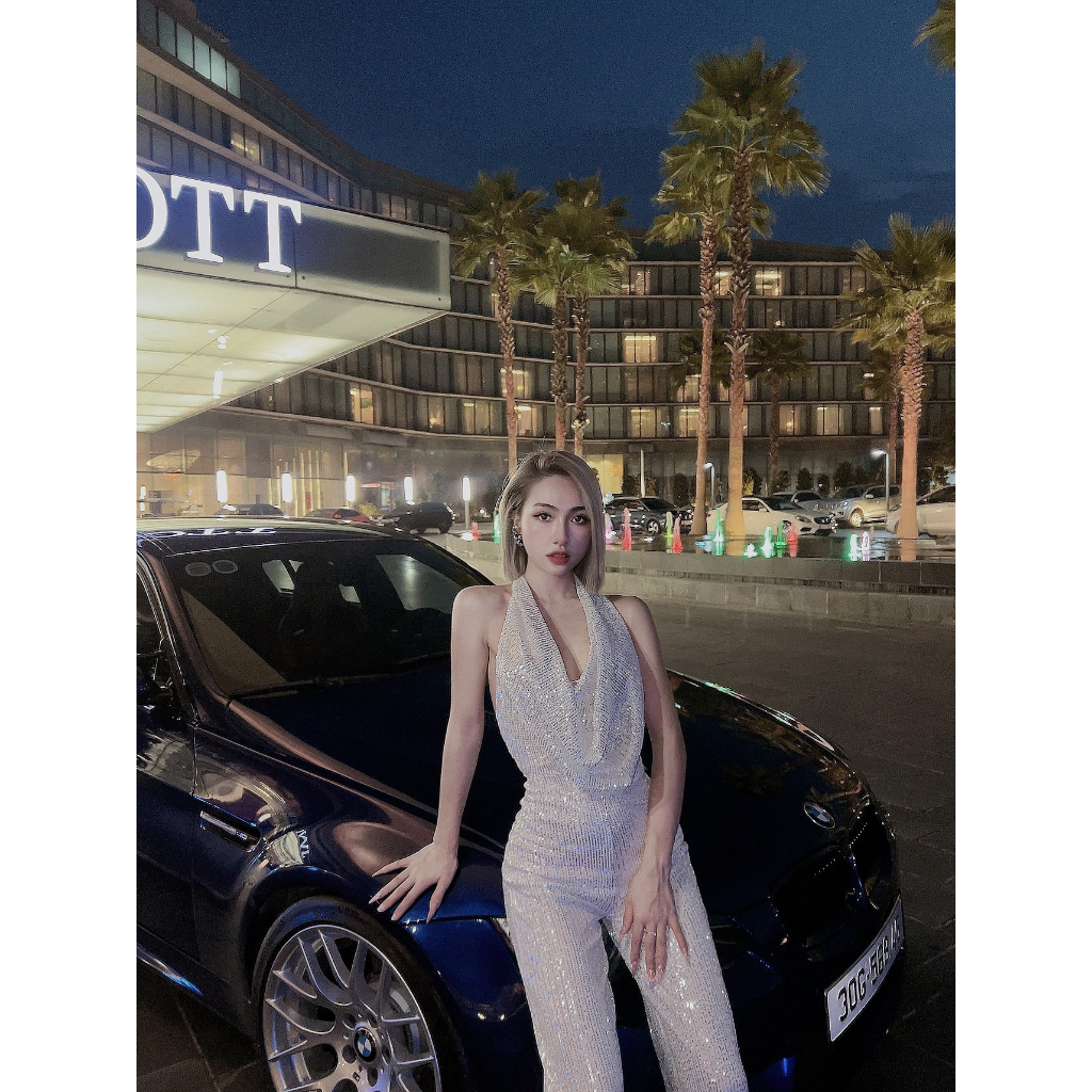 Jumpsuit Kim Sa Cổ Đổ Hở Lưng Quần Suông Rộng Siêu Hack Dáng Sang Chảnh Cá Tính Bùi Đượm Concept