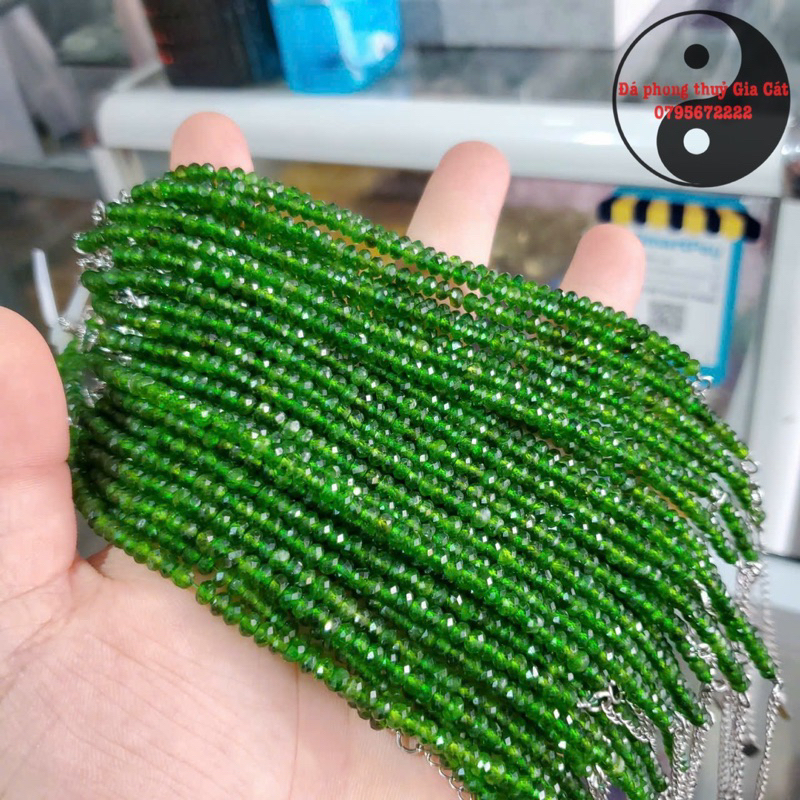 Vòng diopside bánh xe cắt giác vip 5a xanh trong kiểm định