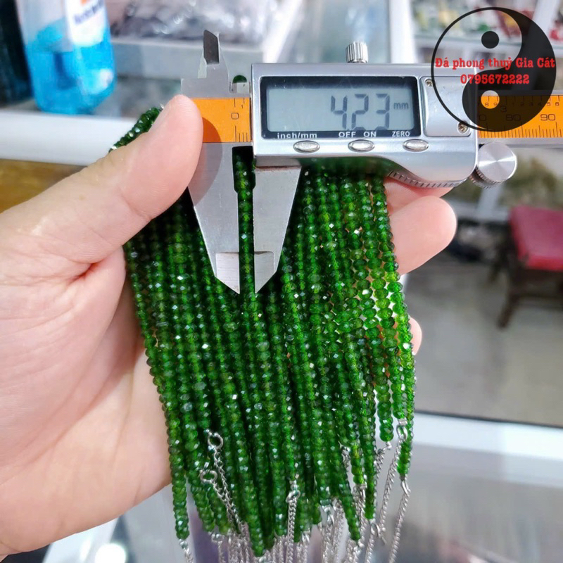 Vòng diopside bánh xe cắt giác vip 5a xanh trong kiểm định