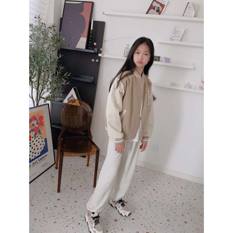 Bomber nâu chữ H cho bé