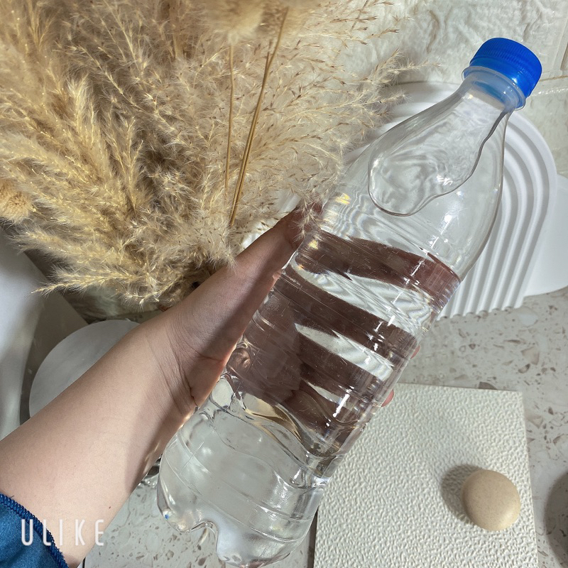 1 chai nước  làm  hoa nhanh khô