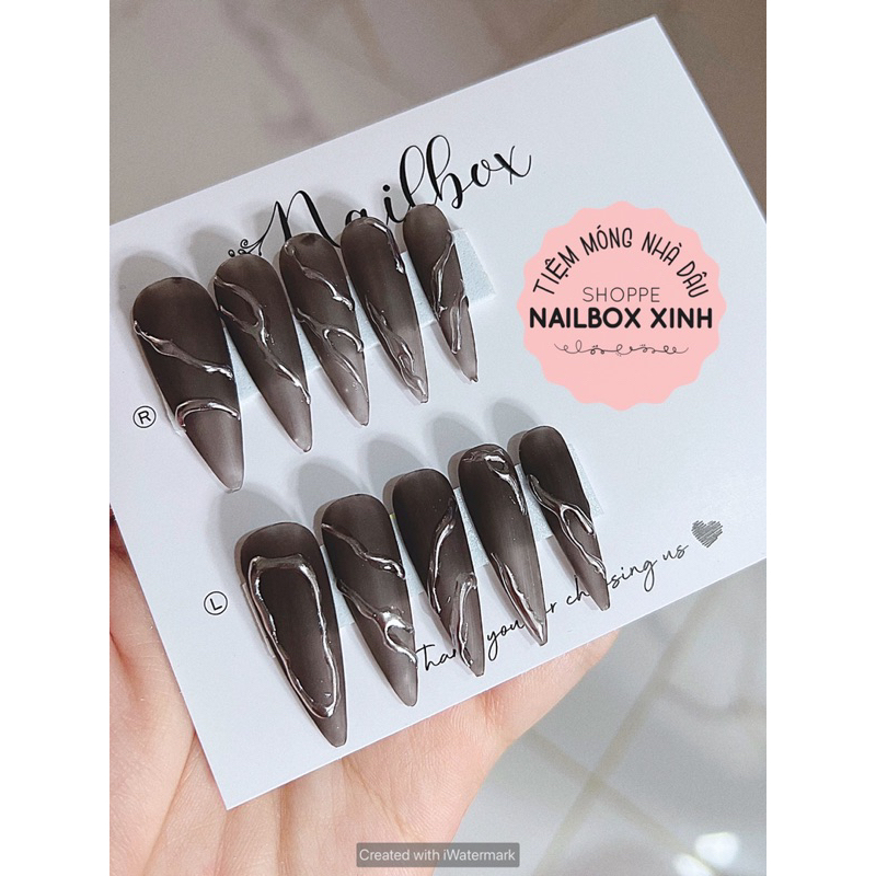 hình thật shop chụp ( bộ móng thạch đen vẽ nổi inox)