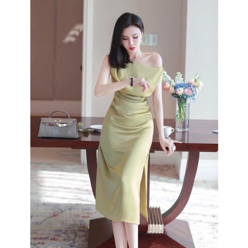 Váy lụa trễ vai màu xanh cốm