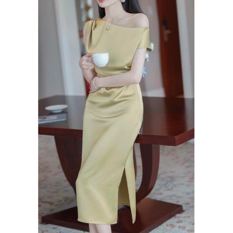 Váy lụa trễ vai màu xanh cốm