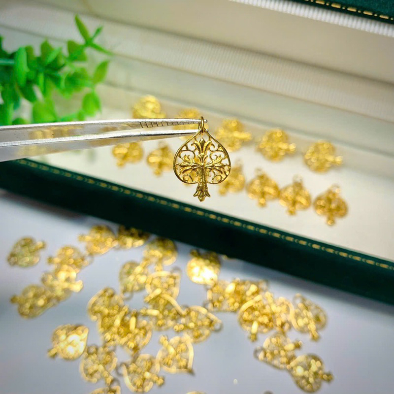 Charm lá Bồ đề Kim cang - Lá thánh giá treo v àng 10 kara - khắc hoa văn đẹp- cho Shop Pro mix vàng hand made