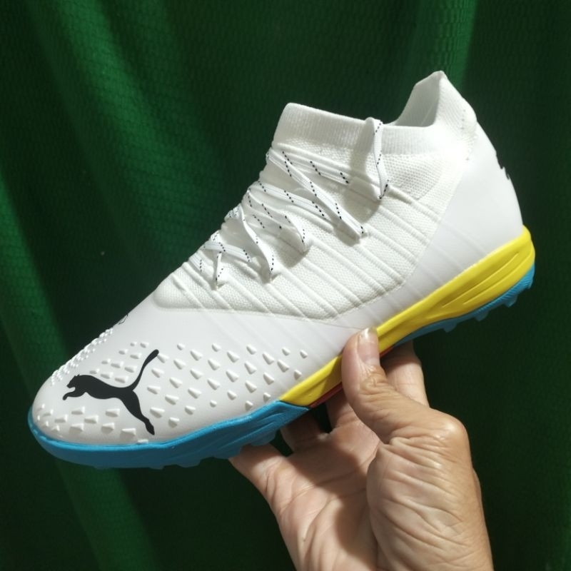 Giày Bóng Đá Sân Cỏ Nhân Tạo Pume trắng