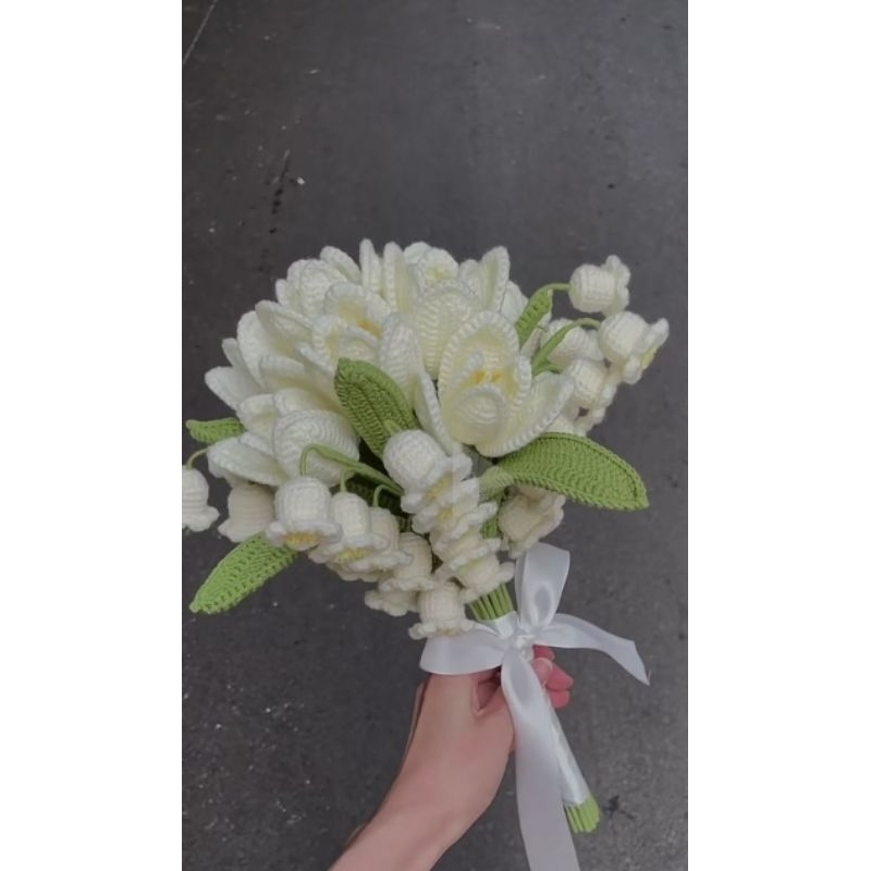 Bó hoa cưới - Hoa chuông, hoa hồng bằng len