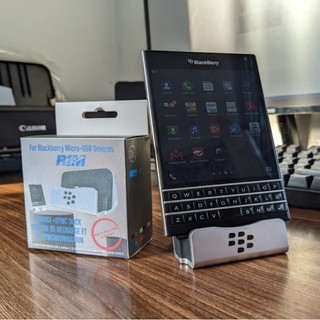 Dock sạc cho điện thoại Blackberry cổng Micro Usb