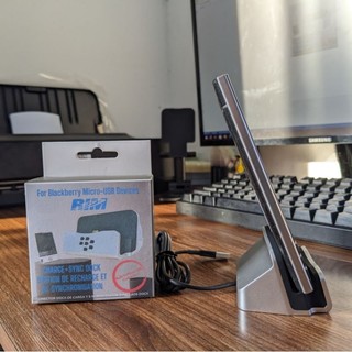 Dock sạc cho điện thoại Blackberry cổng Micro Usb