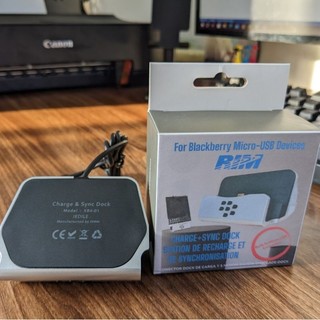 Dock sạc cho điện thoại Blackberry cổng Micro Usb