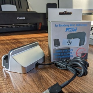 Dock sạc cho điện thoại Blackberry cổng Micro Usb