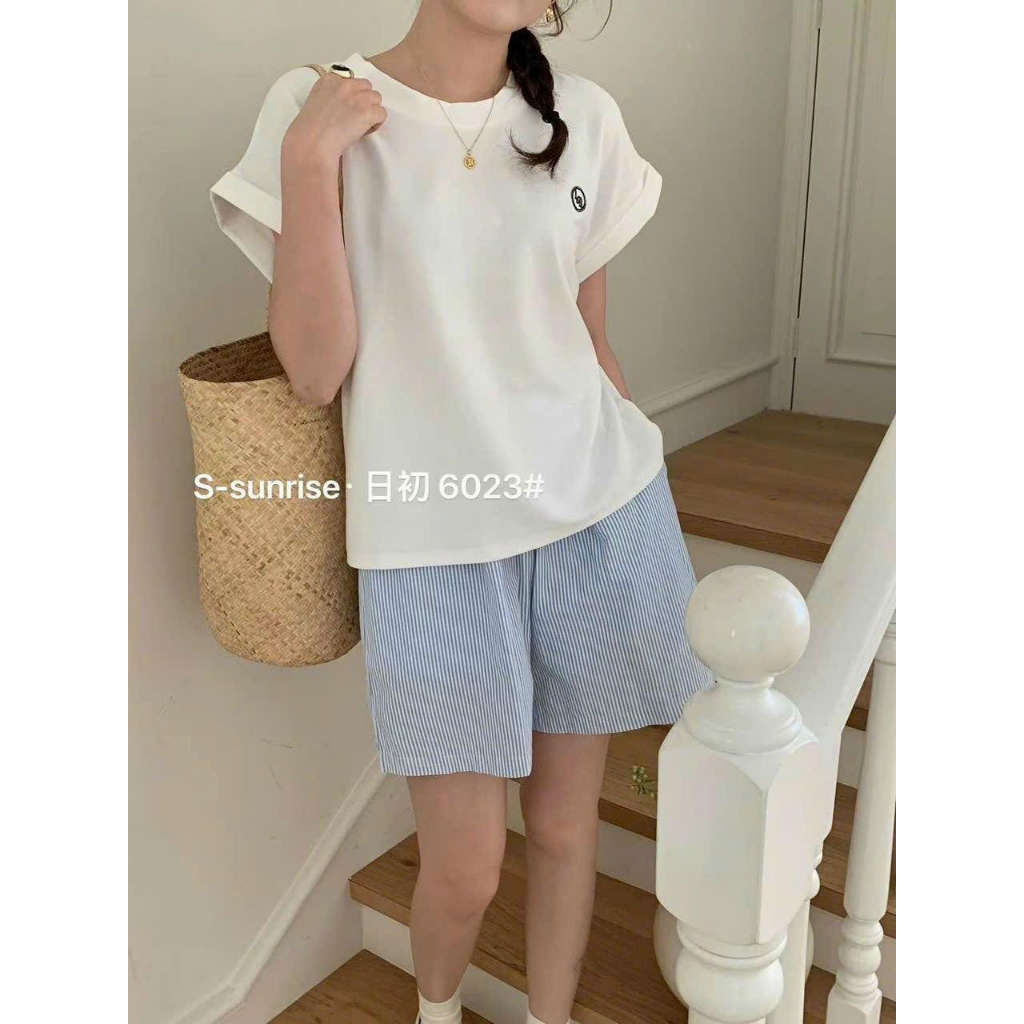 Áo phông suông hãng S- Sunrise cổ tròn tay gập gấu thêu logo