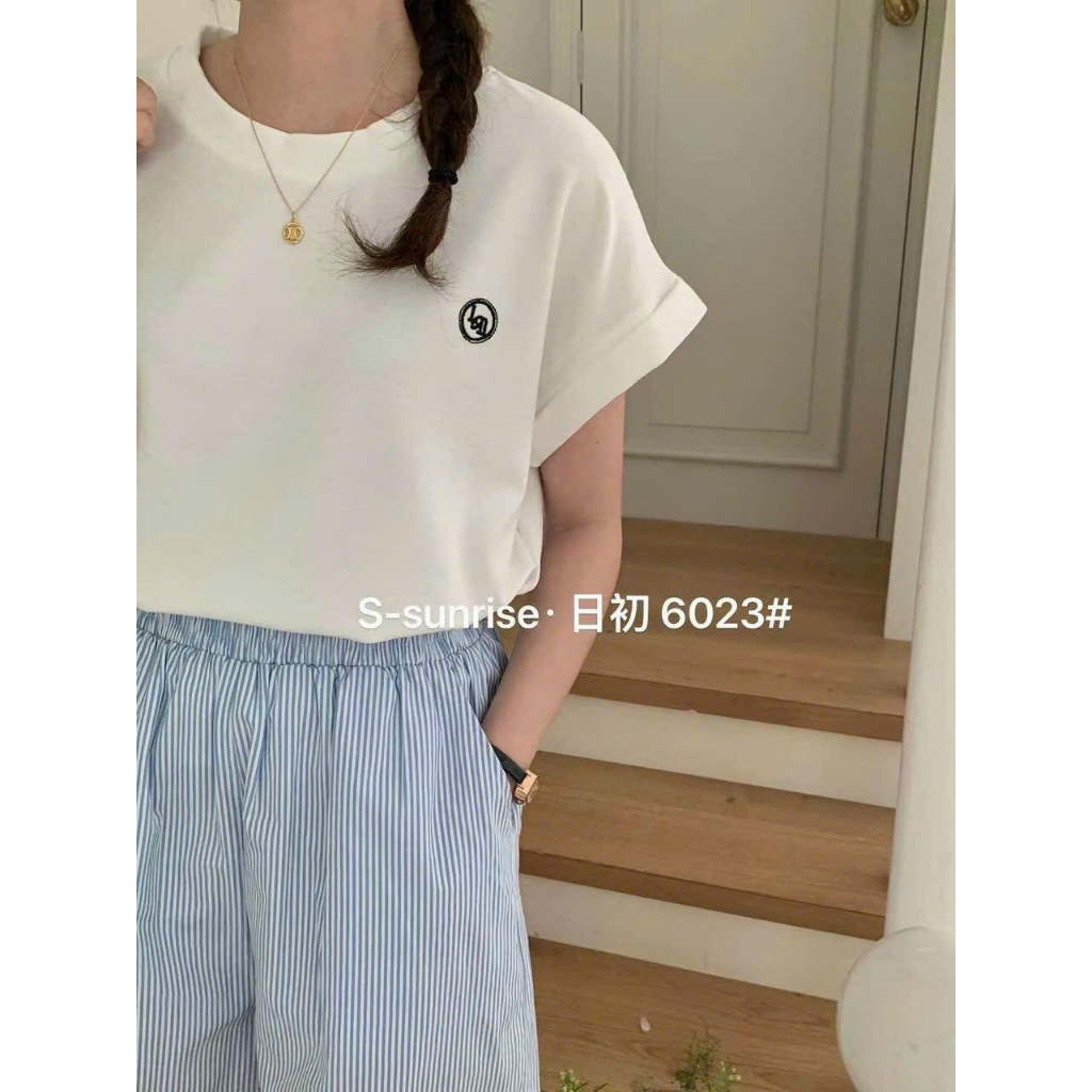 Áo phông suông hãng S- Sunrise cổ tròn tay gập gấu thêu logo